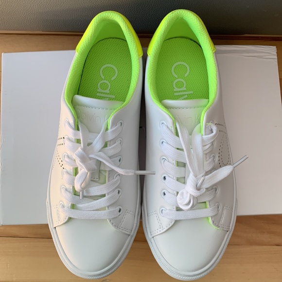 NWT CALVIN KLEIN low top sneaker - Picture 5 of 9